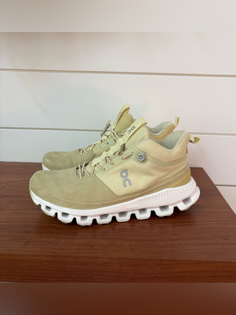 ON Womens Cloud Hi Running Sneakers Shoes Endive Green Sz 7.5 Athletic Lifestyle - Picture 2 of 11